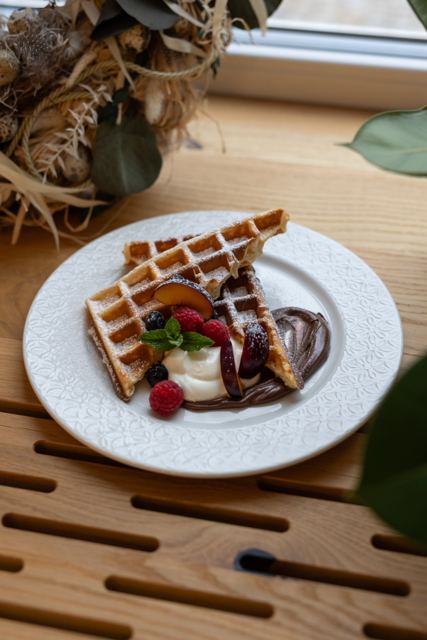 Velká vafle s ovocem, krémem a nutellou
